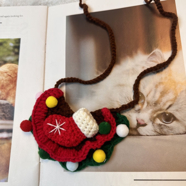 Astraltail Adorable Christmas Cat Bib – Perfect for Your Feline’s Holiday Look